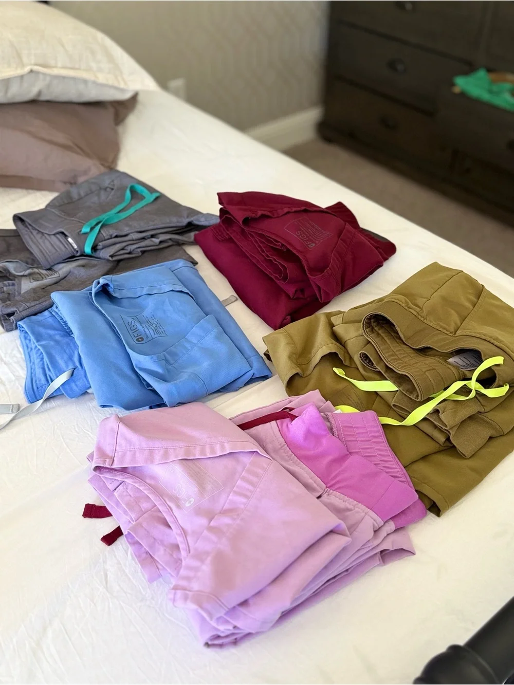 Figs scrub sets - Picture 3 of 4